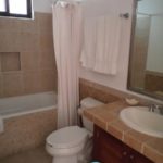 5.- Villas Mayaluum - Master bathroom